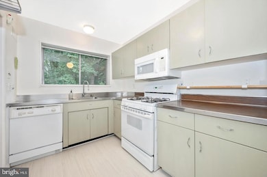 10619 Montrose Ave unit 202, Bethesda, MD 20814 - photo 3