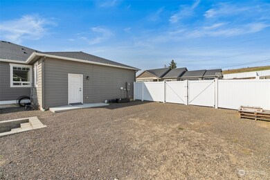 827 S Mary Ave, East Wenatchee, WA 98802 - photo 5