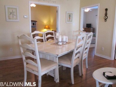 Dining Area with seating for 6!