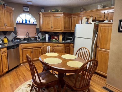 404 NW Augusta Ct, Blue Springs, MO 64014 - photo 3