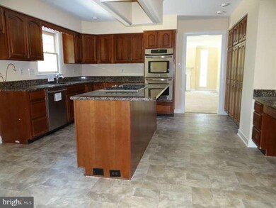 22117 Creekview Dr, Gaithersburg, MD 20882 - photo 4