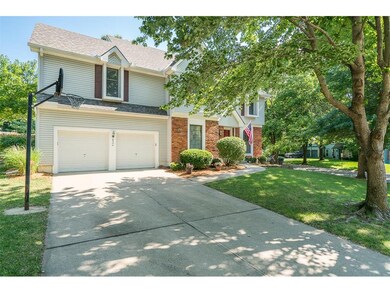 8524 Hallet St, Lenexa, KS 66215 - photo 2