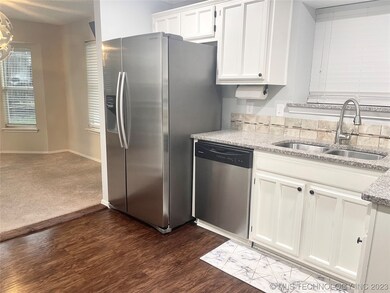Stainless appliances, granite countertops