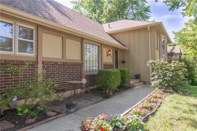 618 NW 19th St, Blue Springs, MO 64015 - photo 2