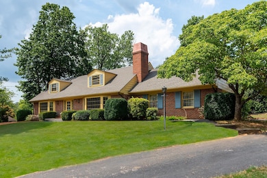 808 Warwick Cir, Waynesboro, VA 22980 - photo 2