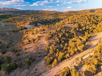 12536 E Solitude Dr, Lapoint, UT 84078 - photo 5