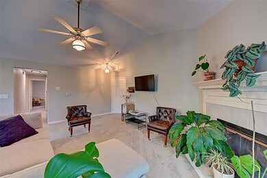 4300 Westchester Dr NE unit D, Cedar Rapids, IA 52402 - photo 5