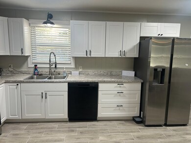 185 S Cromartie St, Hazlehurst, GA 31539 - photo 5