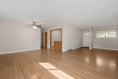 502 Byron Ct, Wheaton, IL 60187 - photo 2