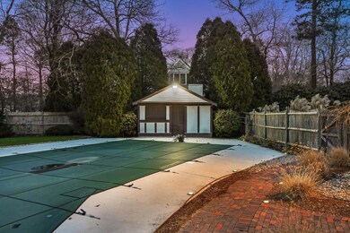 POOLHOUSE