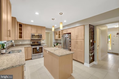 11637 Quail Ridge Ct, Reston, VA 20194 - photo 6