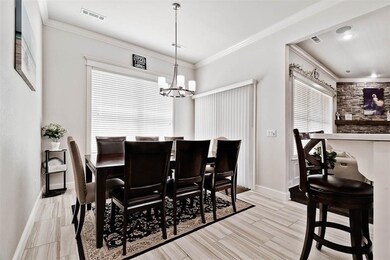 Spacious Eat-in kitchen