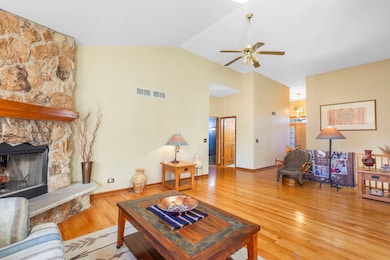 unlisted-address, Elburn, IL 60119 - photo 6