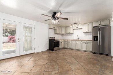 7047 W Almeria Rd, Phoenix, AZ 85035 - photo 6