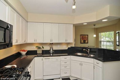 100 Huntington St unit 27EWES, Lake Bluff, IL 60044 - photo 2