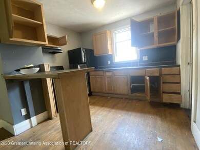 4 Lower Unit - Kitchen