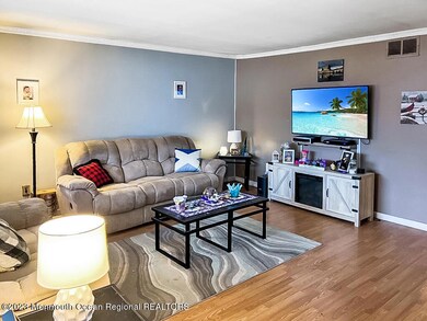 810 Oak St, Lakehurst, NJ 08733 - photo 3