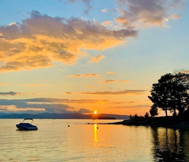 267 S Cove Rd, Burlington, VT 05401 - photo 2