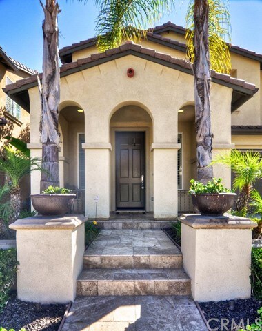 Charming Entry With Versailles Pattern Tumbled Tra