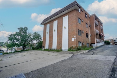 4117 N Bend Rd, Cincinnati, OH 45211 - photo 3