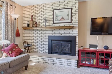 1402 E Gateway Cir S unit L, Fargo, ND 58103 - photo 5