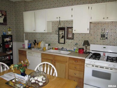 1433 W 15th St, Davenport, IA 52804 - photo 4