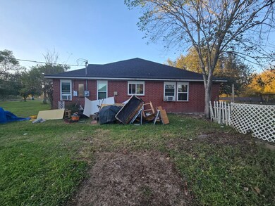 10527 Mary Ln, Manvel, TX 77578 - photo 2