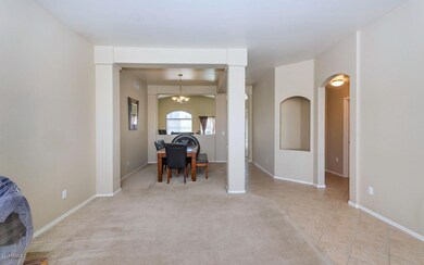 4409 E Cottonwood Ln-large-004-2-Living