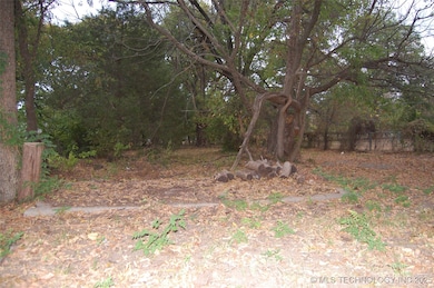 305307 E Lewis St, Henryetta, OK 74437 - photo 4