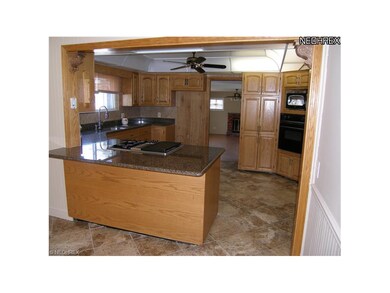 Unit 1 Wonderful granite breakfast bar between the