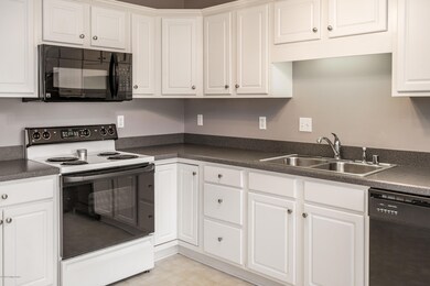 8305 Juanita Goins Ct, Louisville, KY 40228 - photo 7