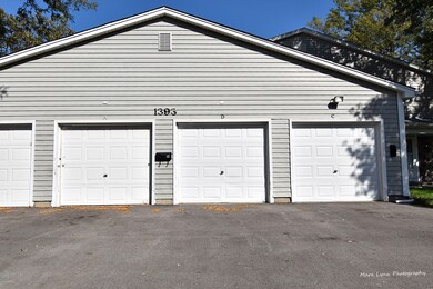 1393 S Glen Cir unit D, Aurora, IL 60506 - photo 2