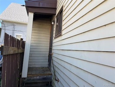 1123 Wells St, Port Huron, MI 48060 - photo 3