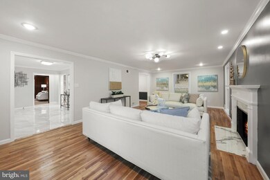 9136 Hollyoak Dr, Bethesda, MD 20817 - photo 5