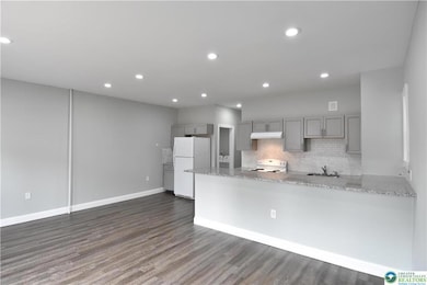 Living rm & eating area #3 looking into kitchen ar