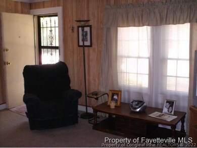 516 Woodsdale St, Fayetteville, NC 28306 - photo 2