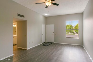 06_9918_W_Hawthorn_Dr__06_mls