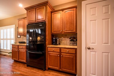 11047 Radleigh Ln, Louisville, KY 40291 - photo 7