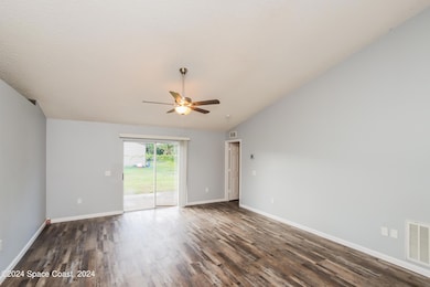 004-photo-living-room-9746378