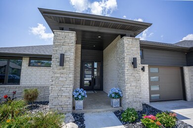 711 N Greer Ave-51