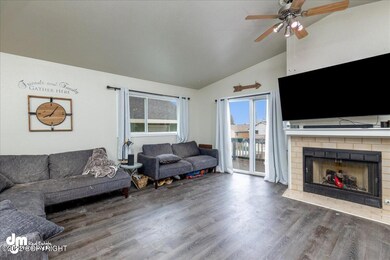 03-Living Room 20220428-DW-6281-Edit-Edi