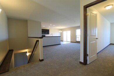 1435 Hummingbird Cir, Waterloo, IA 50702 - photo 3