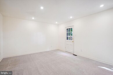 2941 Waterford Ct, Vienna, VA 22181 - photo 6