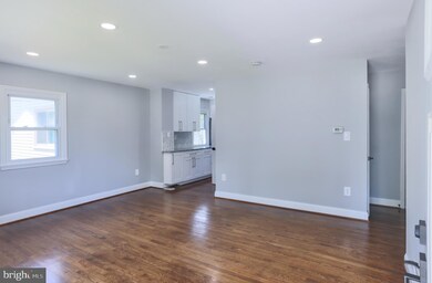 6002 Somerset Rd, Riverdale, MD 20737 - photo 3