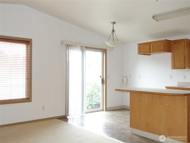 Eating area, Slider to Backyard