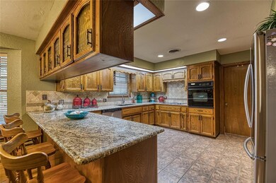 105 Falcon Rd, Elk City, OK 73644 - photo 6