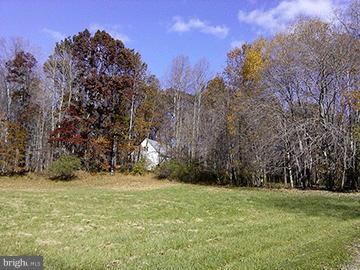 6117 Bnai Dr, Sykesville, MD 21784 - photo 2