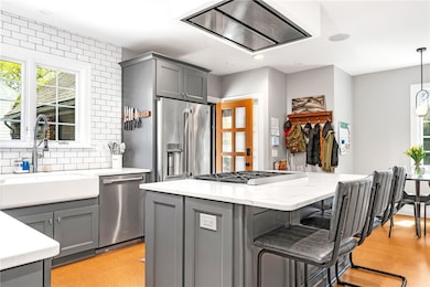 70 Dryden Ave, Pawtucket, RI 02860 - photo 7