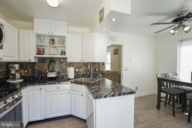 8707 Eddington Rd, Parkville, MD 21234 - photo 4