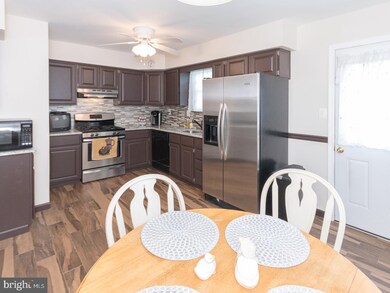 221 Patricia Ln, Secane, PA 19018 - photo 3